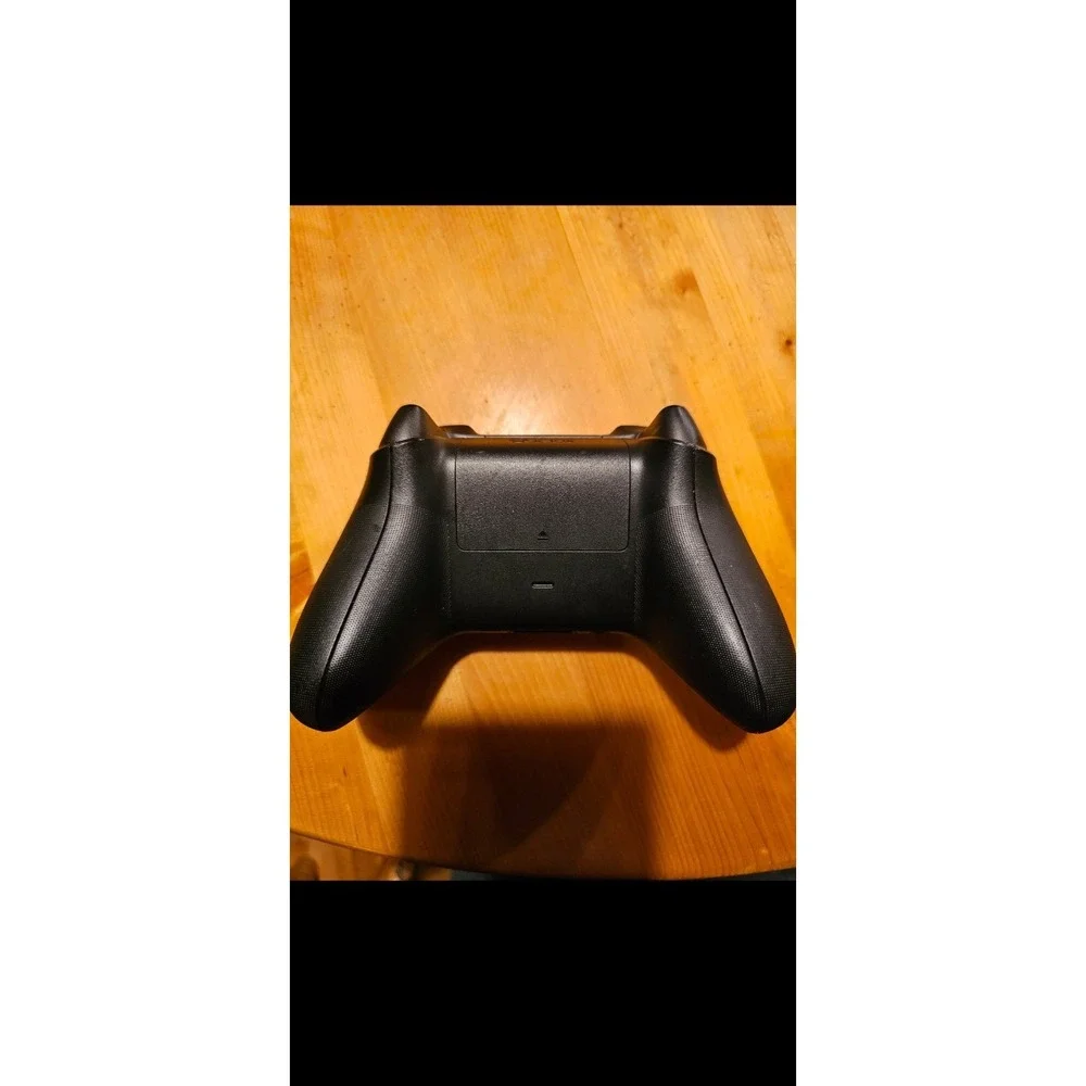 Official Microsoft Xbox One Wireless Black Controller! Works Great! Authentic!